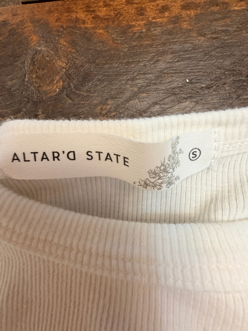Altar'd State "Cousins Beach" tank top size S EUC  "The Summer I Turned Pretty" - Picture 4 of 8